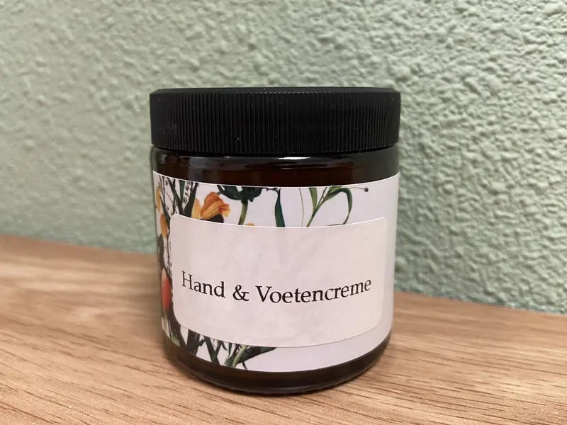 Pot handgemaakte hand- en voetencrème
